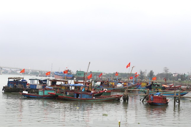 Ra khoi lo nang, tau thuyen lai nam bo la liet