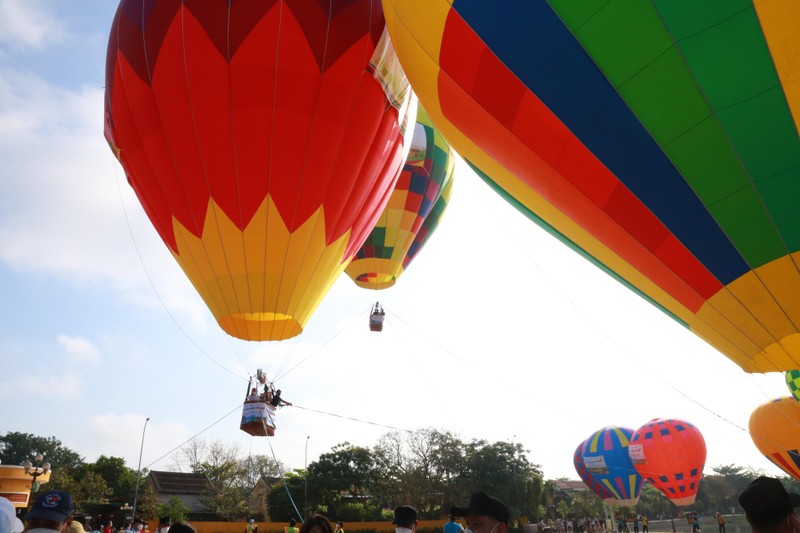 Vi sao pho co Hoi An xuat hien hang chuc qua cau khong lo bay lo lung-Hinh-6