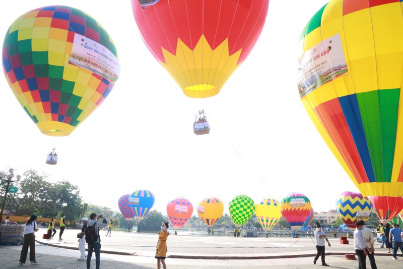 Vi sao pho co Hoi An xuat hien hang chuc qua cau khong lo bay lo lung