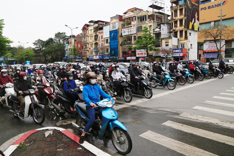 Giao thong Ha Noi roi nhu to vo ngay dau tuan-Hinh-2