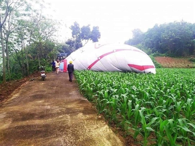 Thuc hu viec khinh khi cau Tuyen Quang bi roi ngoai duong nhua-Hinh-2