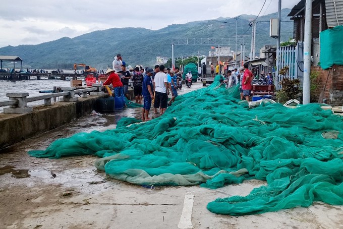 27 tau ca o Van Ninh bi giong loc danh hong-Hinh-4