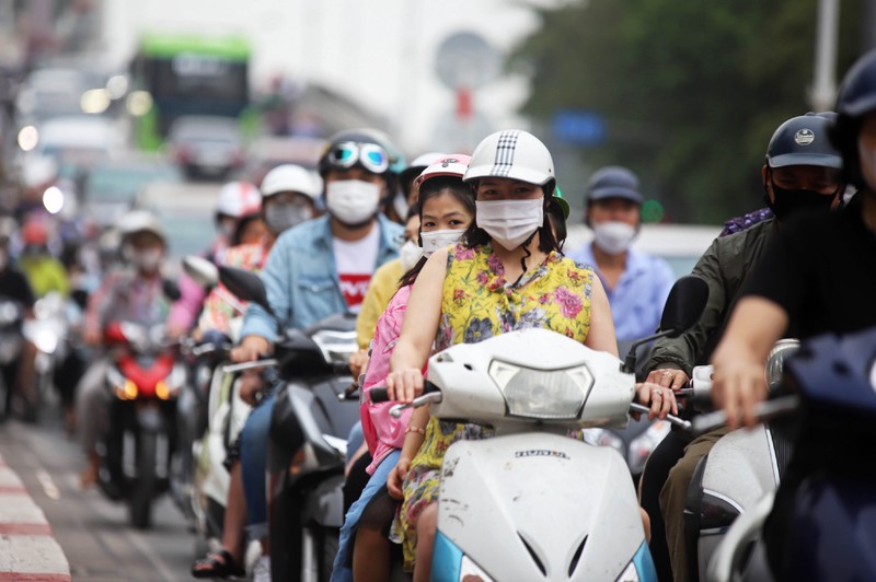 Ha Noi: Phu huynh vat va dua con di hoc vi tac duong-Hinh-5