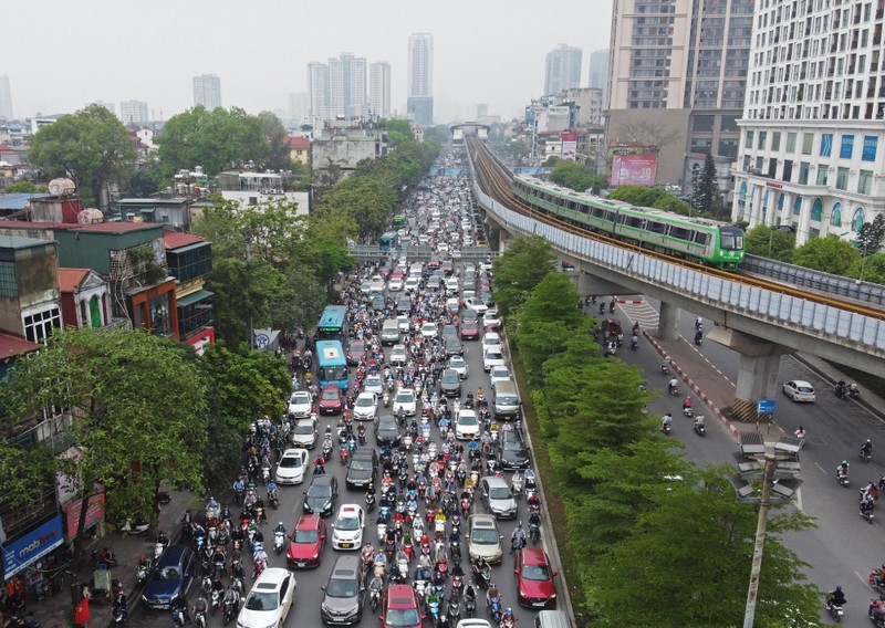 Ha Noi: Phu huynh vat va dua con di hoc vi tac duong-Hinh-6