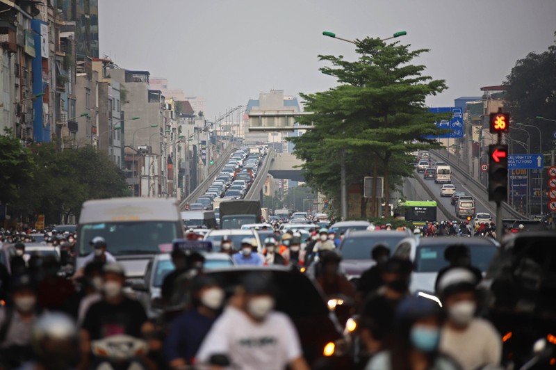 Ha Noi: Phu huynh vat va dua con di hoc vi tac duong-Hinh-7