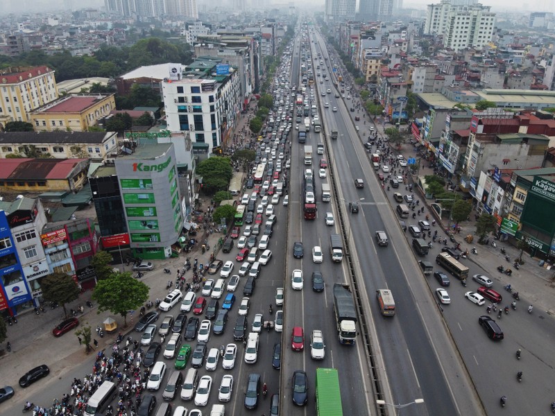 Ha Noi: Phu huynh vat va dua con di hoc vi tac duong-Hinh-8