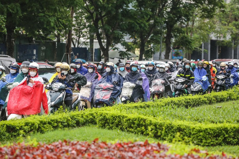 Pho phuong Ha Noi tac 'khong loi thoat' trong ngay dau tuan mua ret-Hinh-11