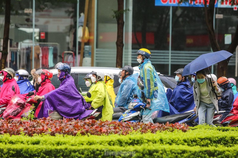 Pho phuong Ha Noi tac 'khong loi thoat' trong ngay dau tuan mua ret-Hinh-12