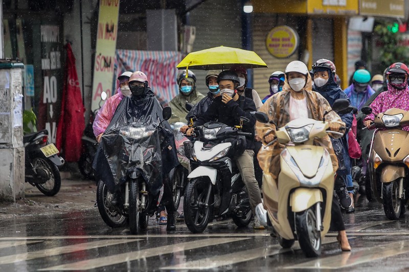 Pho phuong Ha Noi tac 'khong loi thoat' trong ngay dau tuan mua ret-Hinh-15