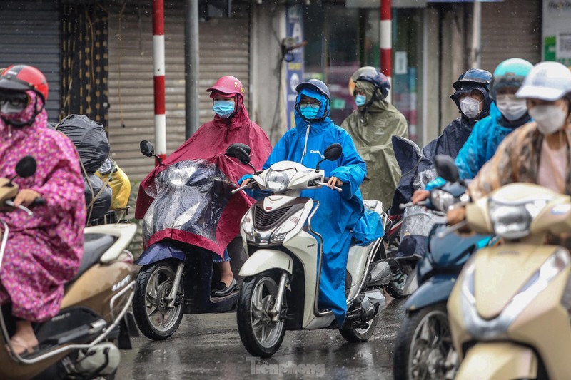 Pho phuong Ha Noi tac 'khong loi thoat' trong ngay dau tuan mua ret-Hinh-16