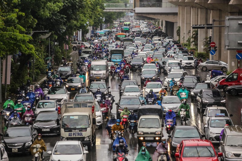 Pho phuong Ha Noi tac 'khong loi thoat' trong ngay dau tuan mua ret-Hinh-2