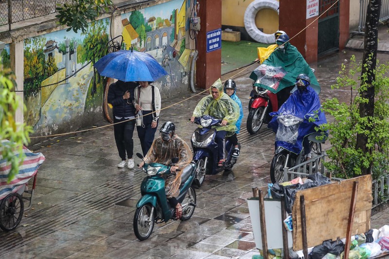 Pho phuong Ha Noi tac 'khong loi thoat' trong ngay dau tuan mua ret-Hinh-4