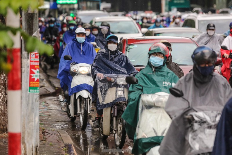 Pho phuong Ha Noi tac 'khong loi thoat' trong ngay dau tuan mua ret-Hinh-9