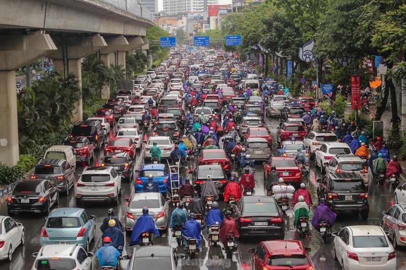 Pho phuong Ha Noi tac 'khong loi thoat' trong ngay dau tuan mua ret