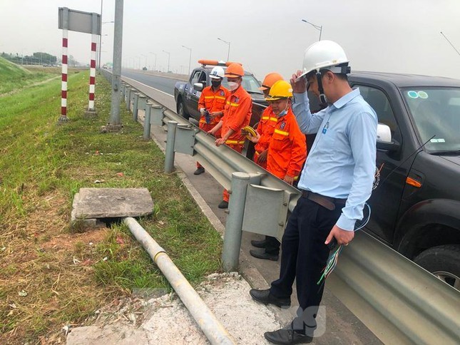 Can canh doan cap bi cat dut khien cao toc ve Ha Noi - Hai Phong 'te liet'-Hinh-2