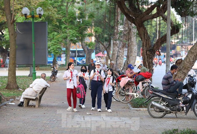 Ngam pho di bo quanh ho Thien Quang sap duoc dua vao hoat dong-Hinh-11