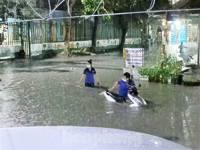 Binh Duong lam gi de hoa giai ‘cu troi mua, duong thanh song’?-Hinh-8