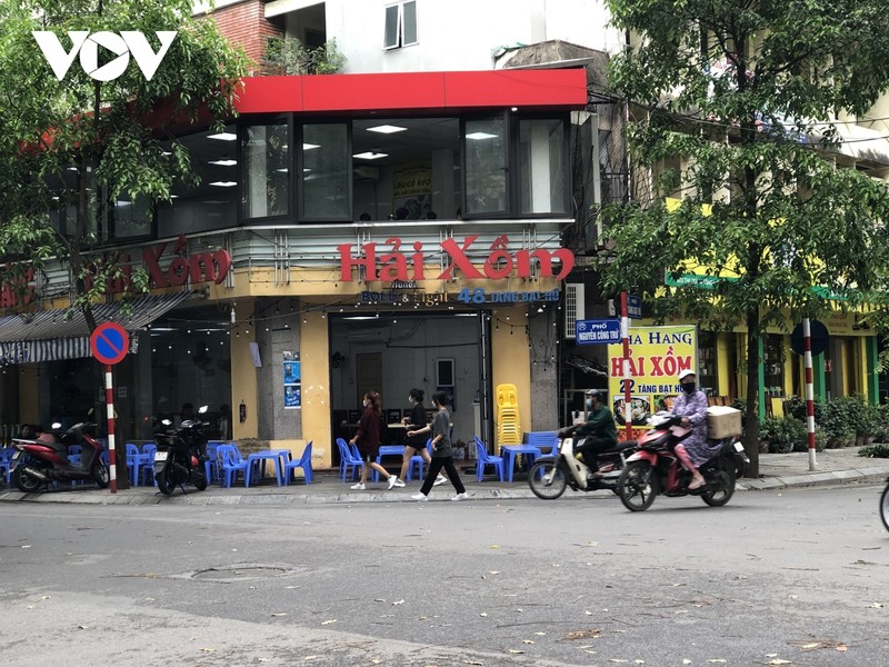 Via he o Ha Noi bi hang an chiem dung, khong con cho danh cho nguoi di bo-Hinh-6