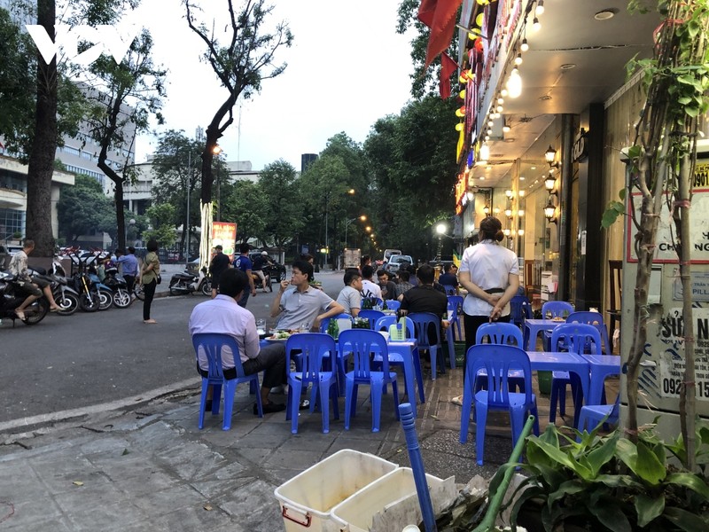 Via he o Ha Noi bi hang an chiem dung, khong con cho danh cho nguoi di bo-Hinh-7