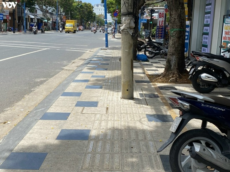 Ba Ria - Vung Tau: Day loi di cho nguoi tan tat vao cot dien, ho ga-Hinh-2