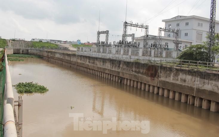 Ha Noi: Duong ngap, tram bom tieu ung 4.700 ty dong te liet-Hinh-6