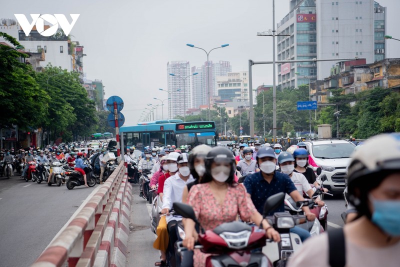 Giao thong Ha Noi tiep tuc tac nghen keo dai trong ngay dau tuan-Hinh-2