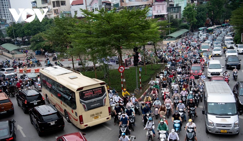 Giao thong Ha Noi tiep tuc tac nghen keo dai trong ngay dau tuan-Hinh-8