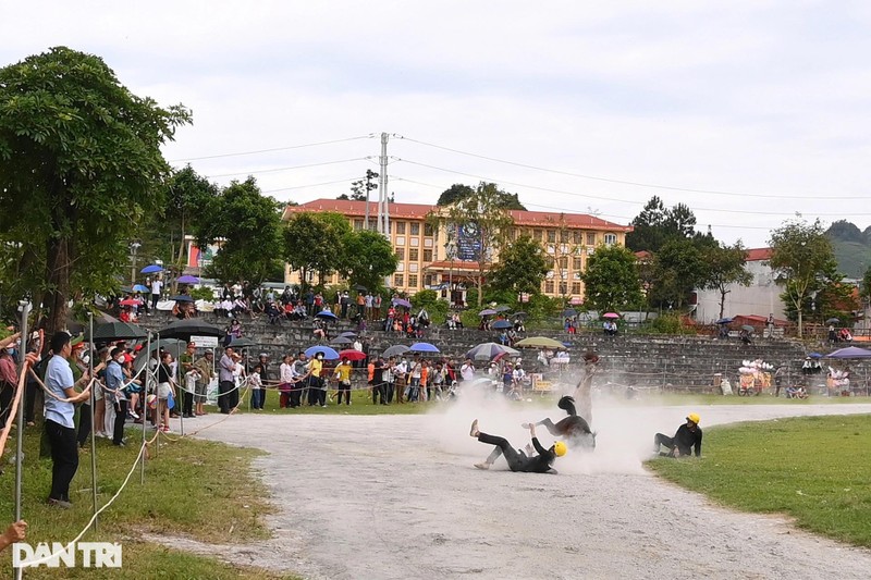 Tranh tai kich tich giua cac nai ngua o Le hoi Dua ngua Bac Ha 2022-Hinh-13