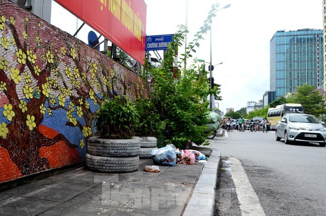 “Buc tranh gom dai nhat the gioi” o Ha Noi bi chay den-Hinh-6