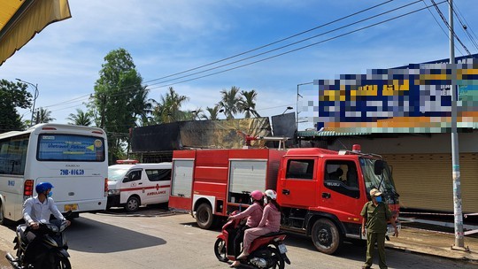 Chay sieu thi mini o Phu Quoc, 2 vo chong tu vong