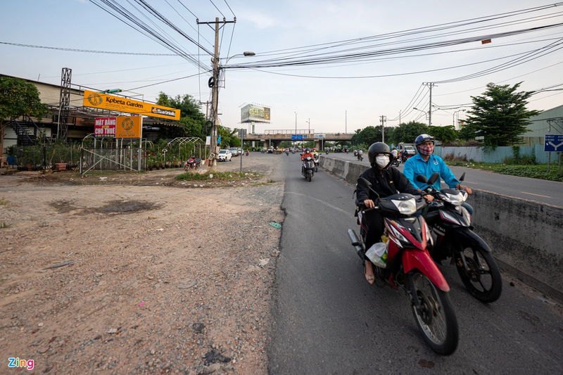 TP HCM: Doan duong hon 2 km sua 4 nam chua xong-Hinh-4