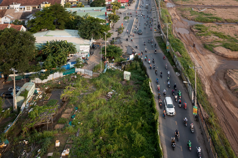 TP HCM: Doan duong hon 2 km sua 4 nam chua xong