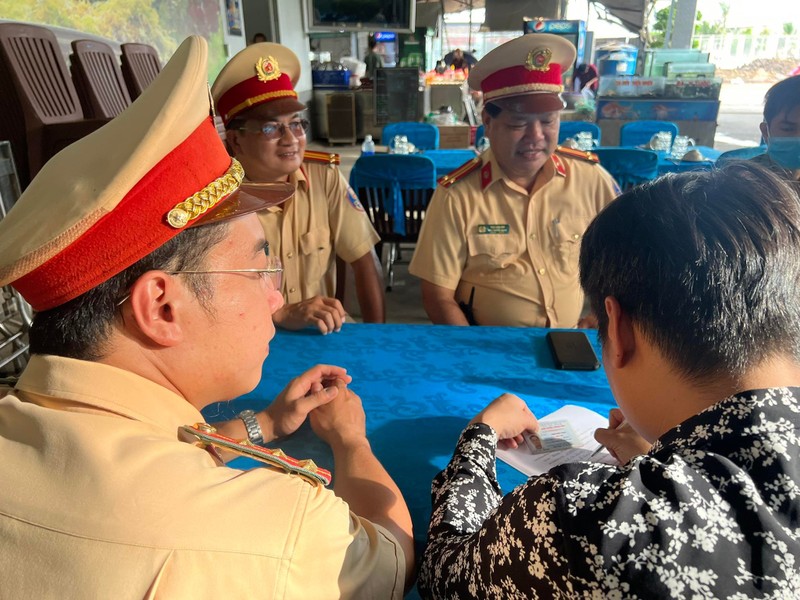 Tuyen truyen, van dong khong lai xe sau khi uong ruou bia-Hinh-3