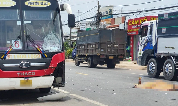 Tin nong 27/7: Ta hoa phat hien nguoi dan ong trong tu the treo co tai chuong trau-Hinh-4