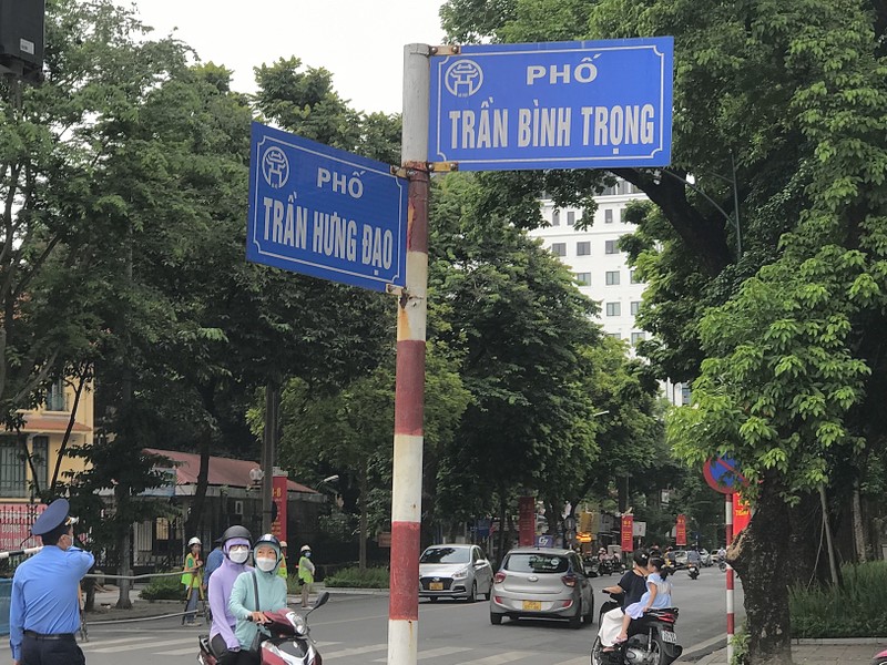 Rao duong Tran Hung Dao thi cong ga metro: Di chuyen qua day the nao?