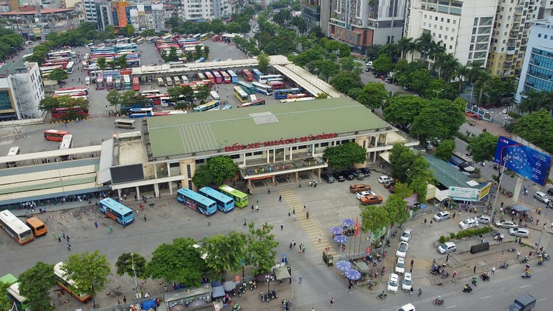 Nghi le Quoc khanh 2/9: Duong Ha Noi dong, ben xe lai vang khach-Hinh-2