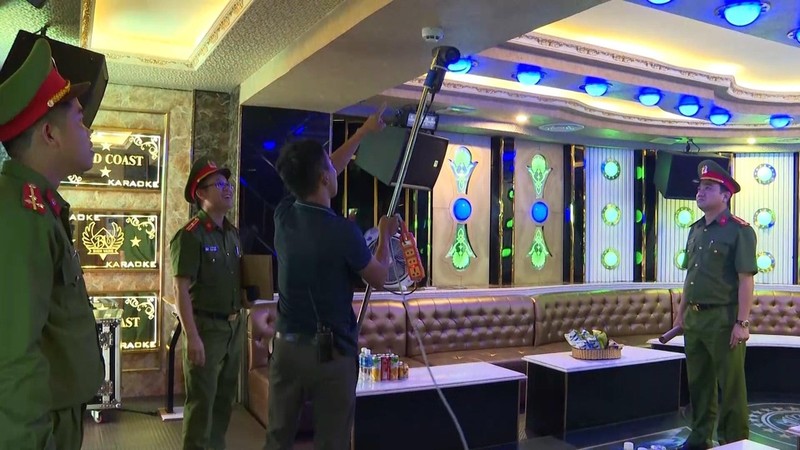 Quang Binh: Tong kiem tra dot xuat PCCC quan karaoke, vu truong-Hinh-2