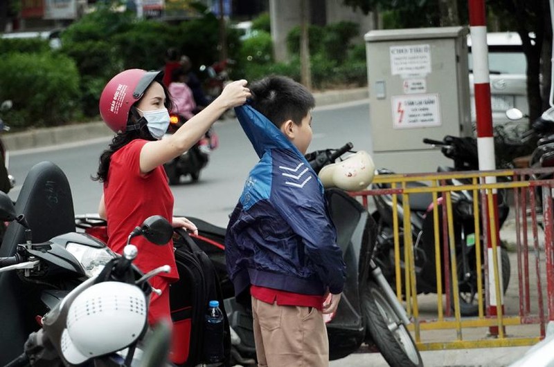 Ha Noi don gio lanh dau mua, nguoi dan thich thu mac ao am-Hinh-8