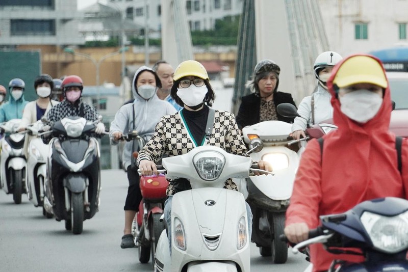 Ha Noi don gio lanh dau mua, nguoi dan thich thu mac ao am