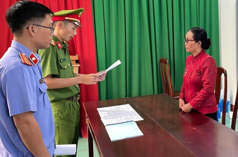 Tin nong 17/10: Sat hai ban than do tranh cai khi uong ca phe-Hinh-3