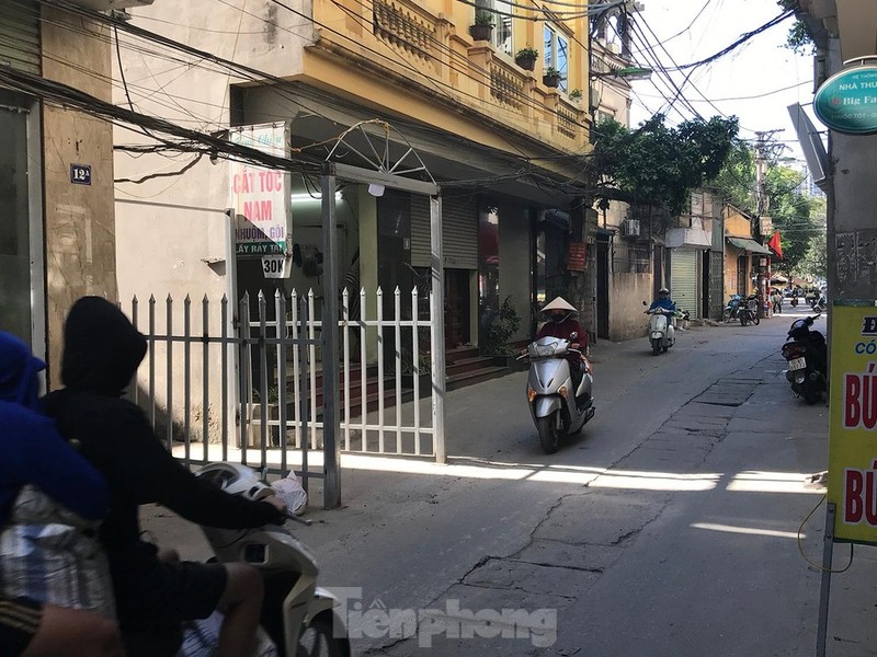 Vi sao chiec cong sat lai tuc mat nhat o Ha Noi?