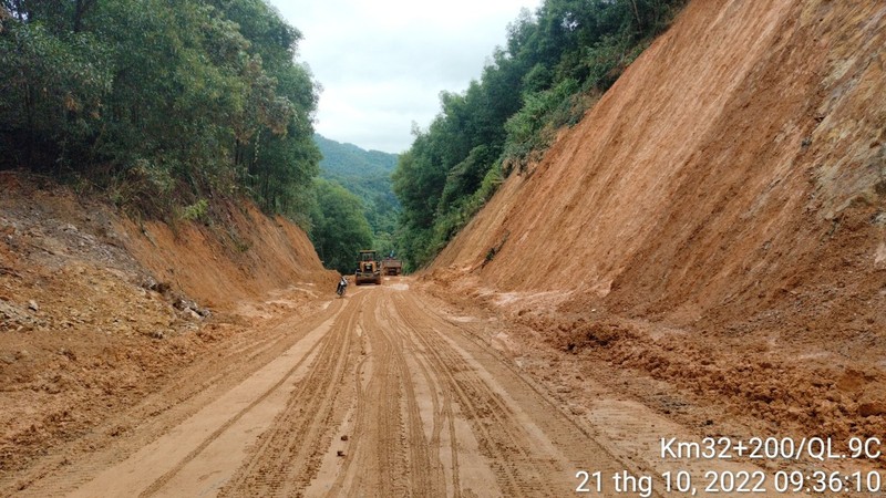 Quang Binh: Giai phong 30.000 m3 dat da vui lap Quoc lo 9C-Hinh-2