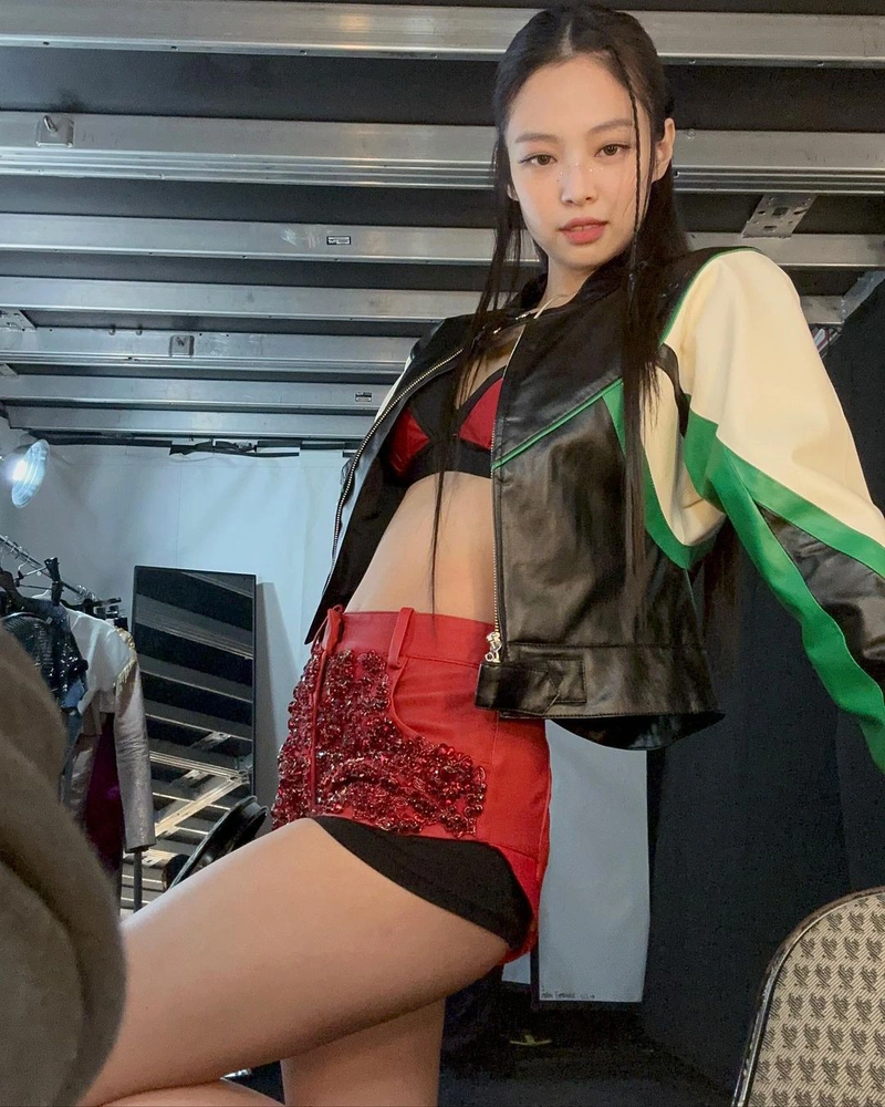 BlackPink gay tranh cai vi lien tuc mac do ho hang-Hinh-10