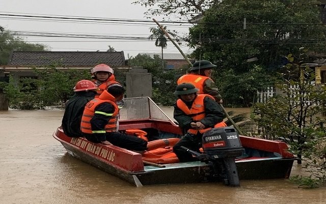 Thua Thien- Hue: Mua lu khien 1 nguoi mat tich, QL 1A bi ngap sau-Hinh-5