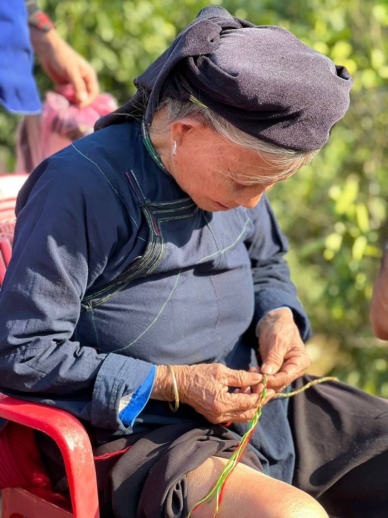 Den Bac Hoa ngam nhung ngoi nha trinh tuong doc dao cua nguoi Nung-Hinh-9