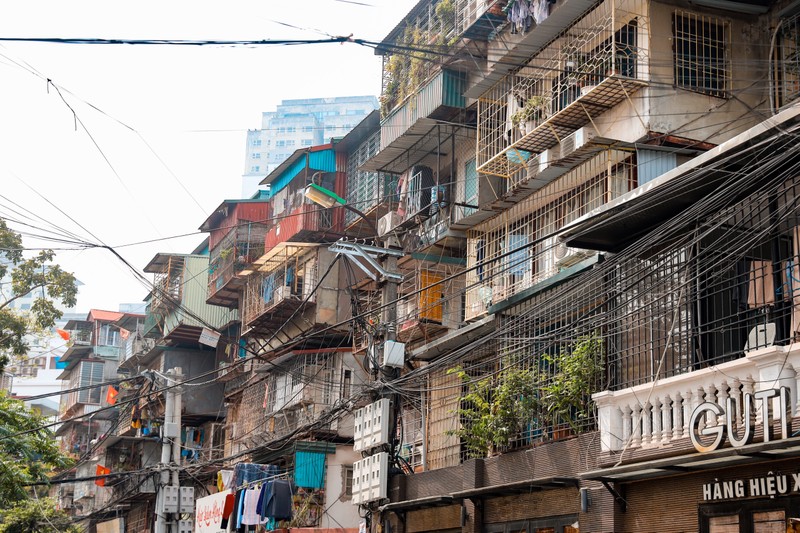 Ha Noi: Can canh nhung chung cu nguy hiem cap do D “cho sap”-Hinh-2