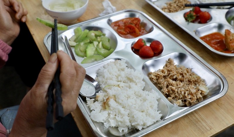 Hà Nội: Ấm lòng với quán cơm 2000 dành cho bệnh nhân ung thư - Hình 3 Ha Noi: Am long voi quan com 2000 danh cho benh nhan ung thu-Hinh-3