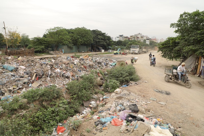 Ha Noi: Nguoi dan keu cuu vi phai song chung voi rac, bui-Hinh-9