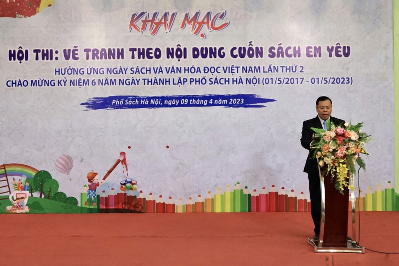 Pho sach Ha Noi khai mac hoi thi ve tranh “Sach - Cho ban, cho toi”