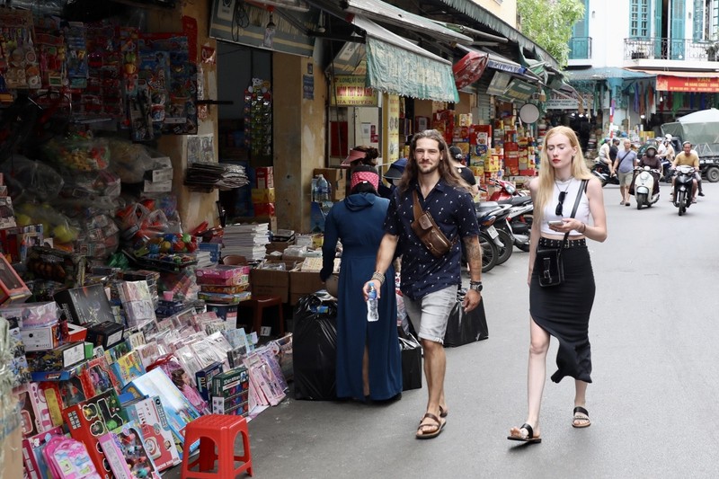 Via he tai khu pho co Ha Noi van bi chiem dung nghiem trong-Hinh-5